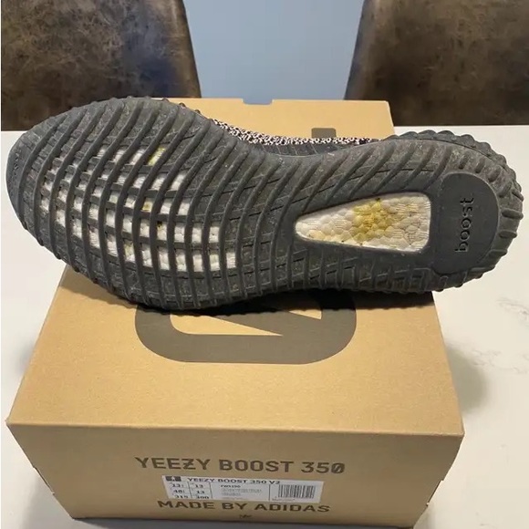 Adidas Yeezy Boost 350 V2 - Yecheil - Picture 4 of 4